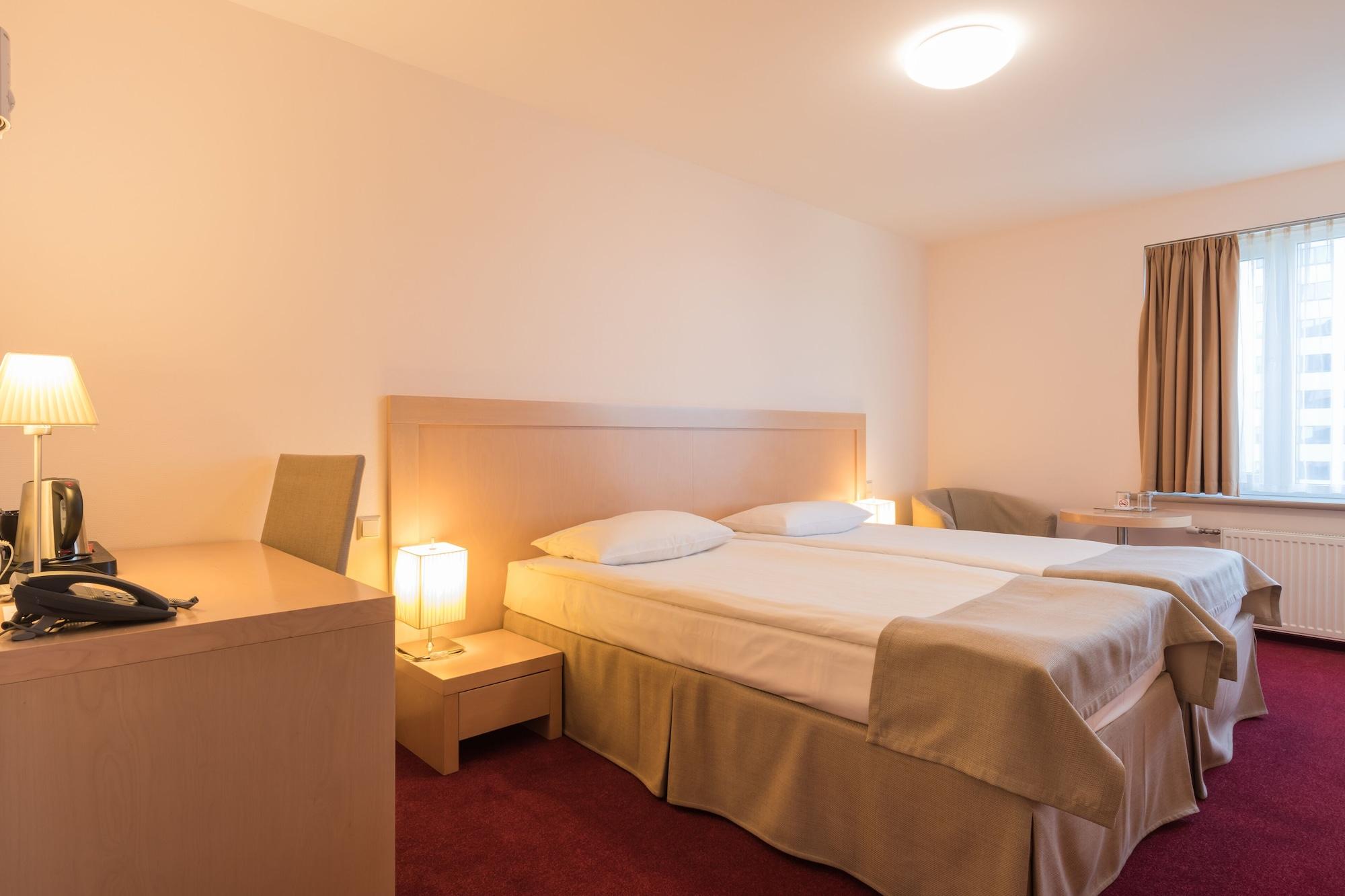 Riga Islande Hotel With Free Parking Bagian luar foto