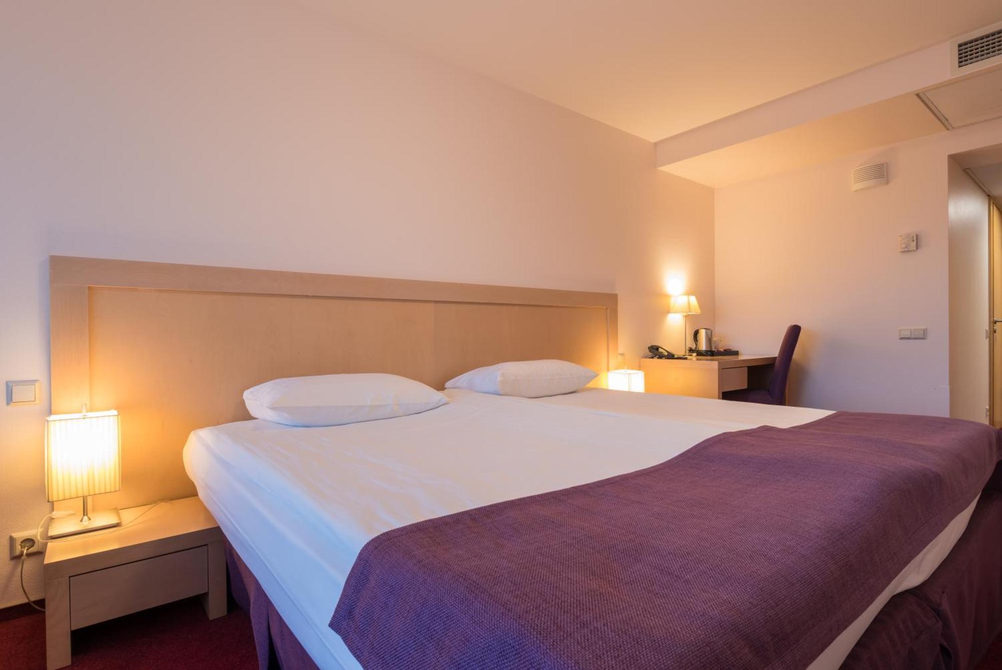 Riga Islande Hotel With Free Parking Bagian luar foto