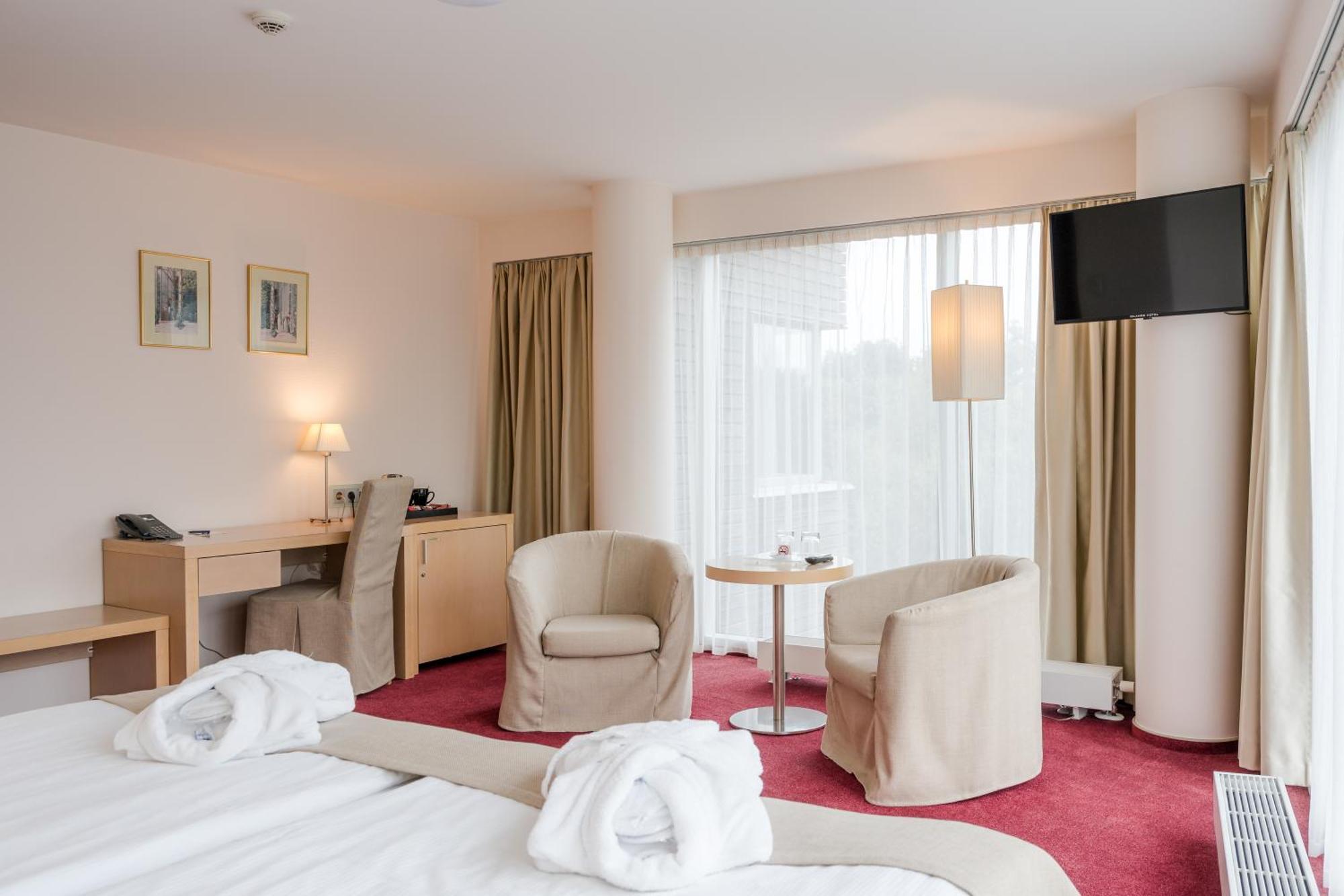Riga Islande Hotel With Free Parking Bagian luar foto