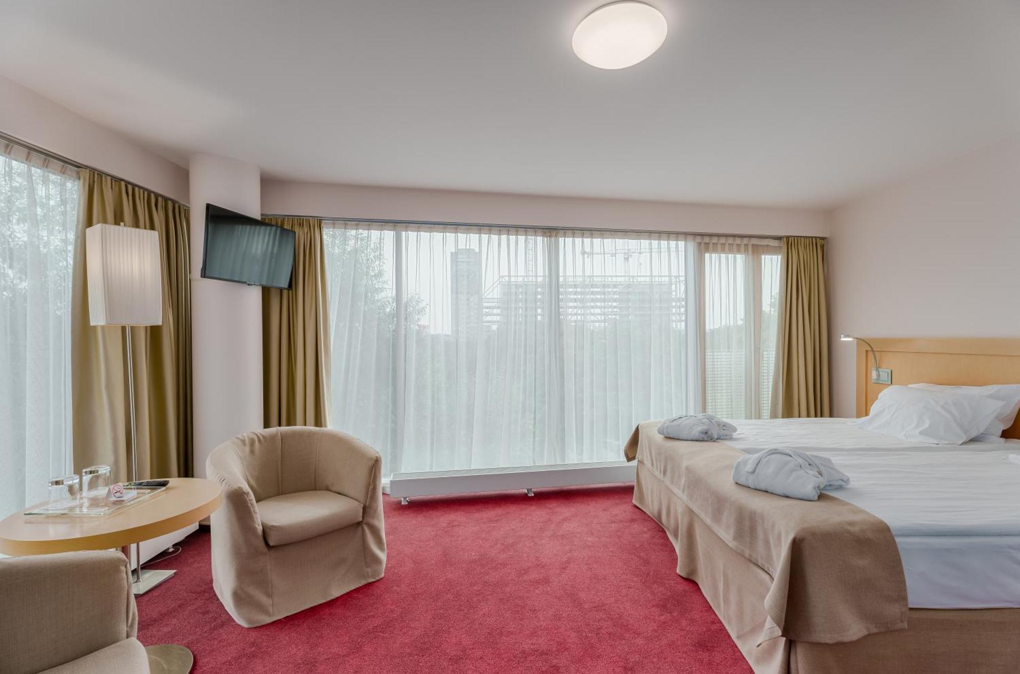 Riga Islande Hotel With Free Parking Bagian luar foto