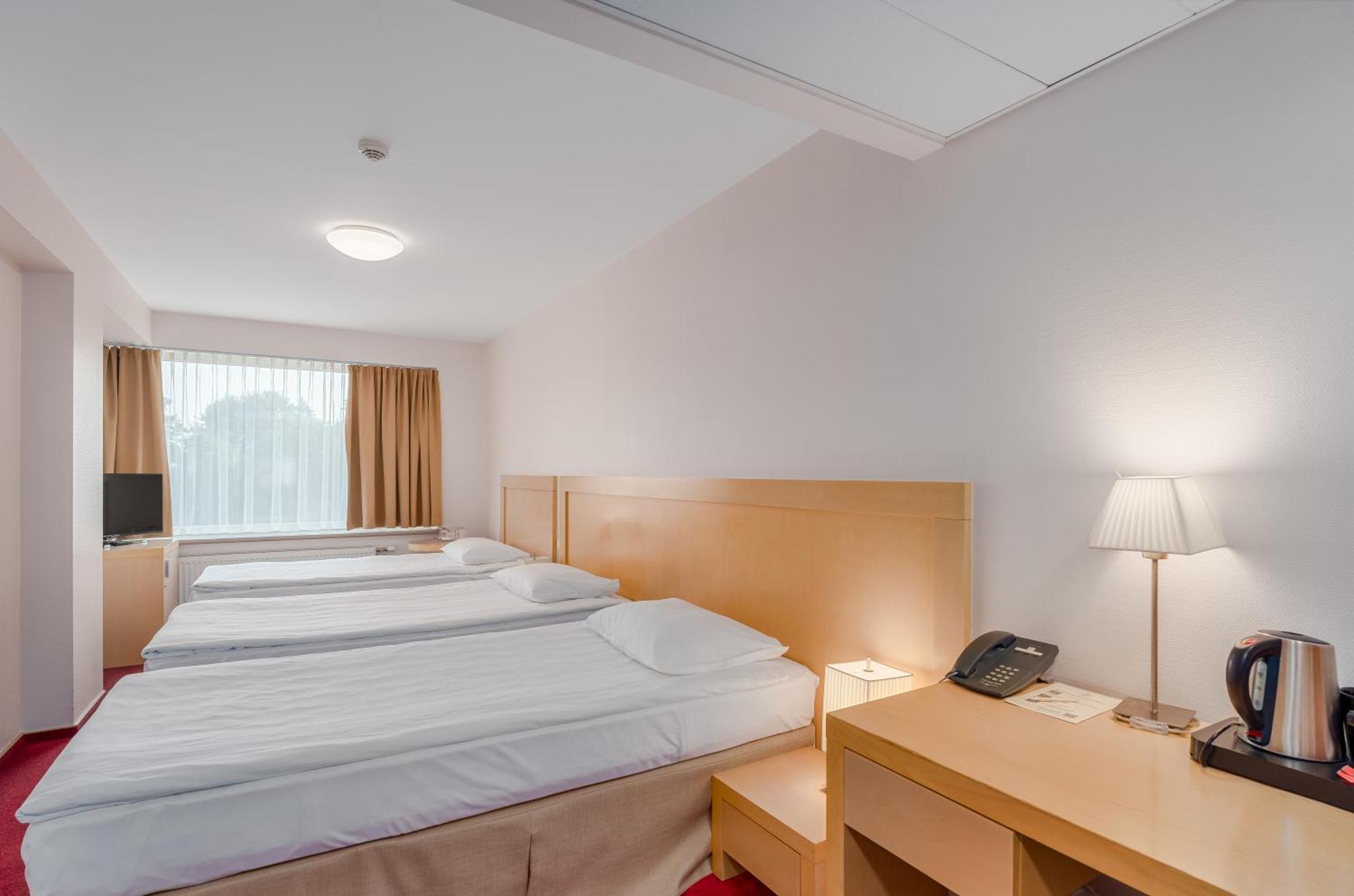 Riga Islande Hotel With Free Parking Bagian luar foto
