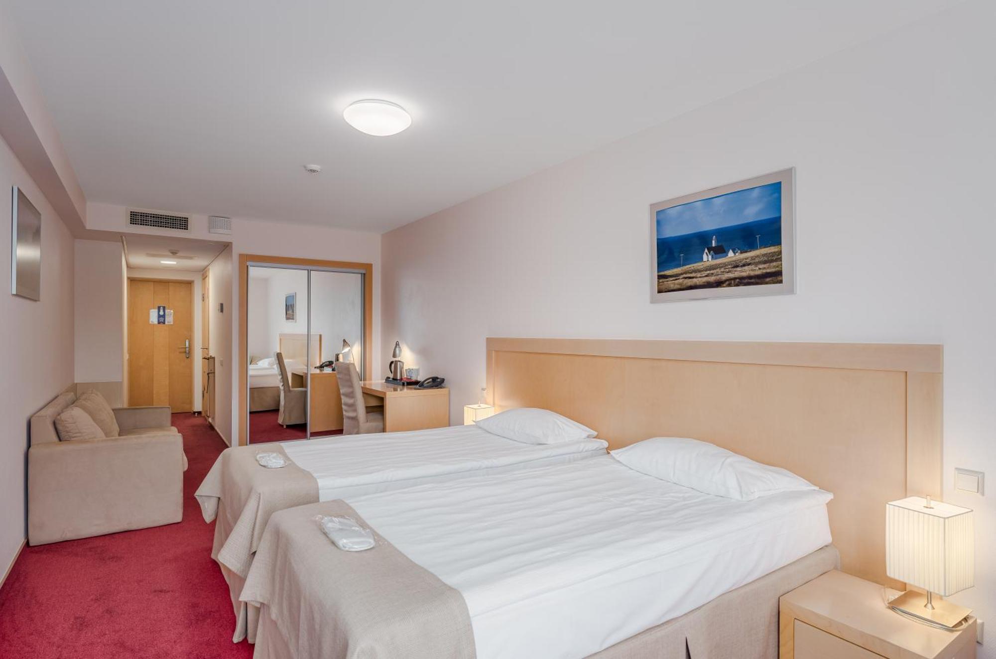 Riga Islande Hotel With Free Parking Bagian luar foto