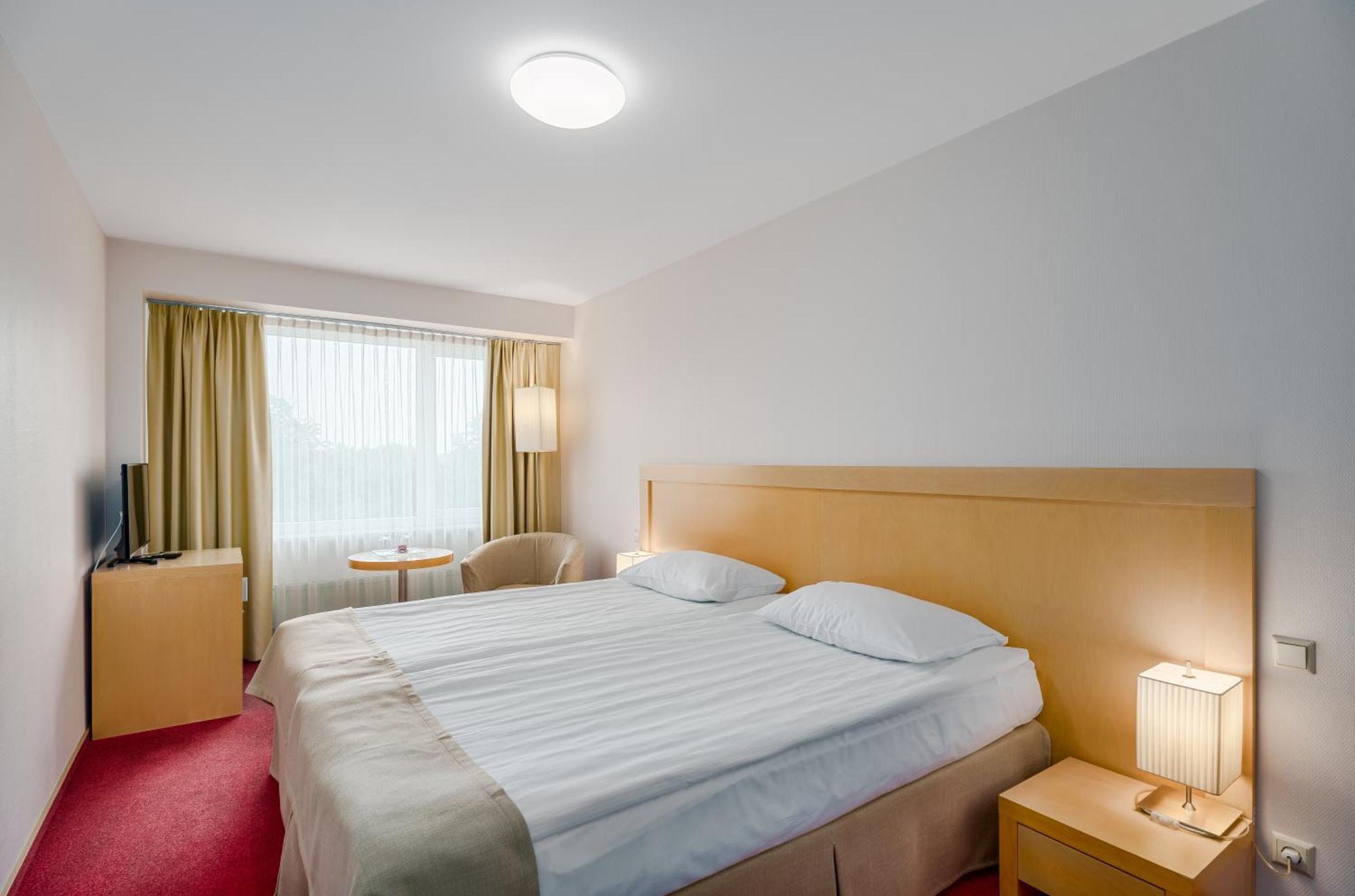 Riga Islande Hotel With Free Parking Bagian luar foto