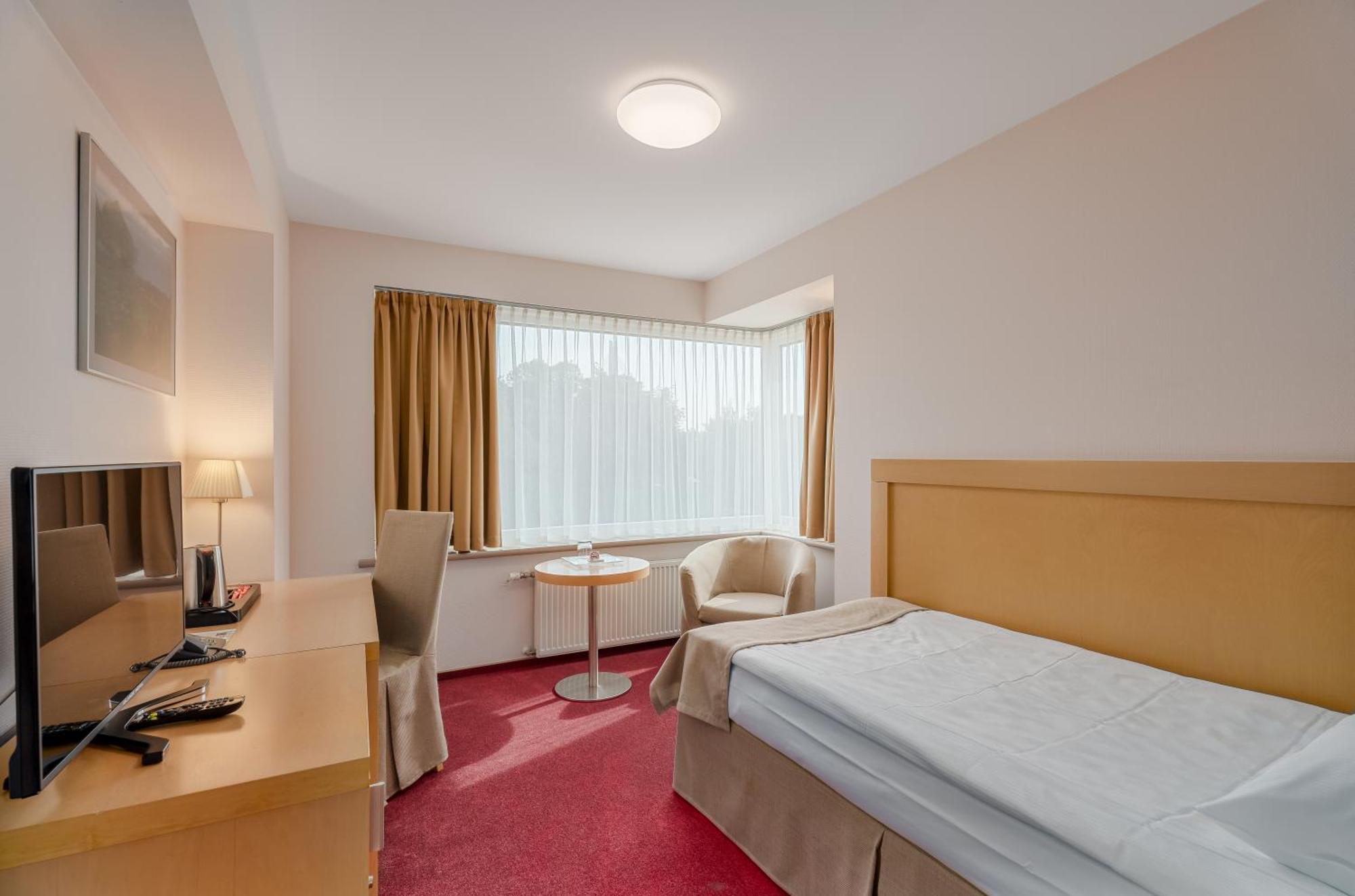 Riga Islande Hotel With Free Parking Bagian luar foto