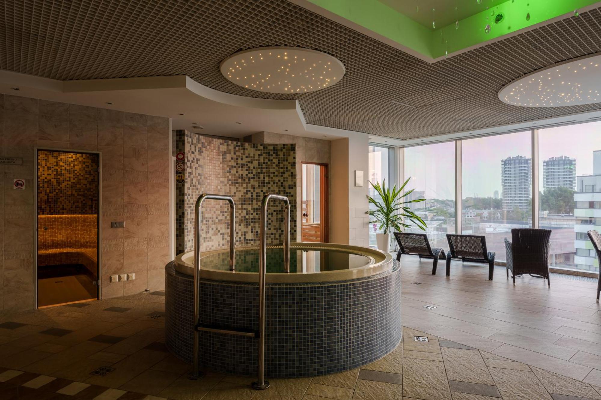 Riga Islande Hotel With Free Parking Bagian luar foto