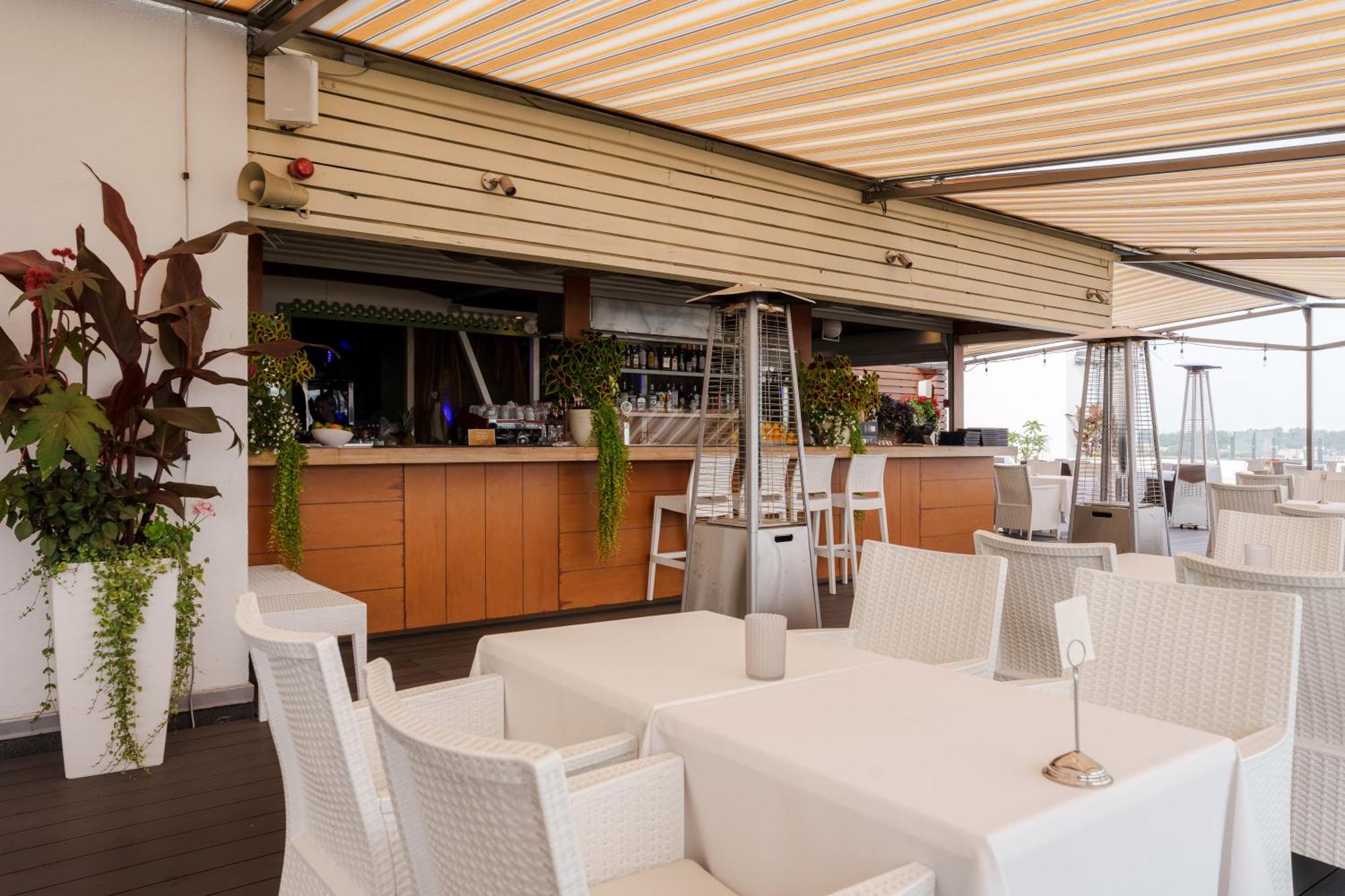 Riga Islande Hotel With Free Parking Bagian luar foto