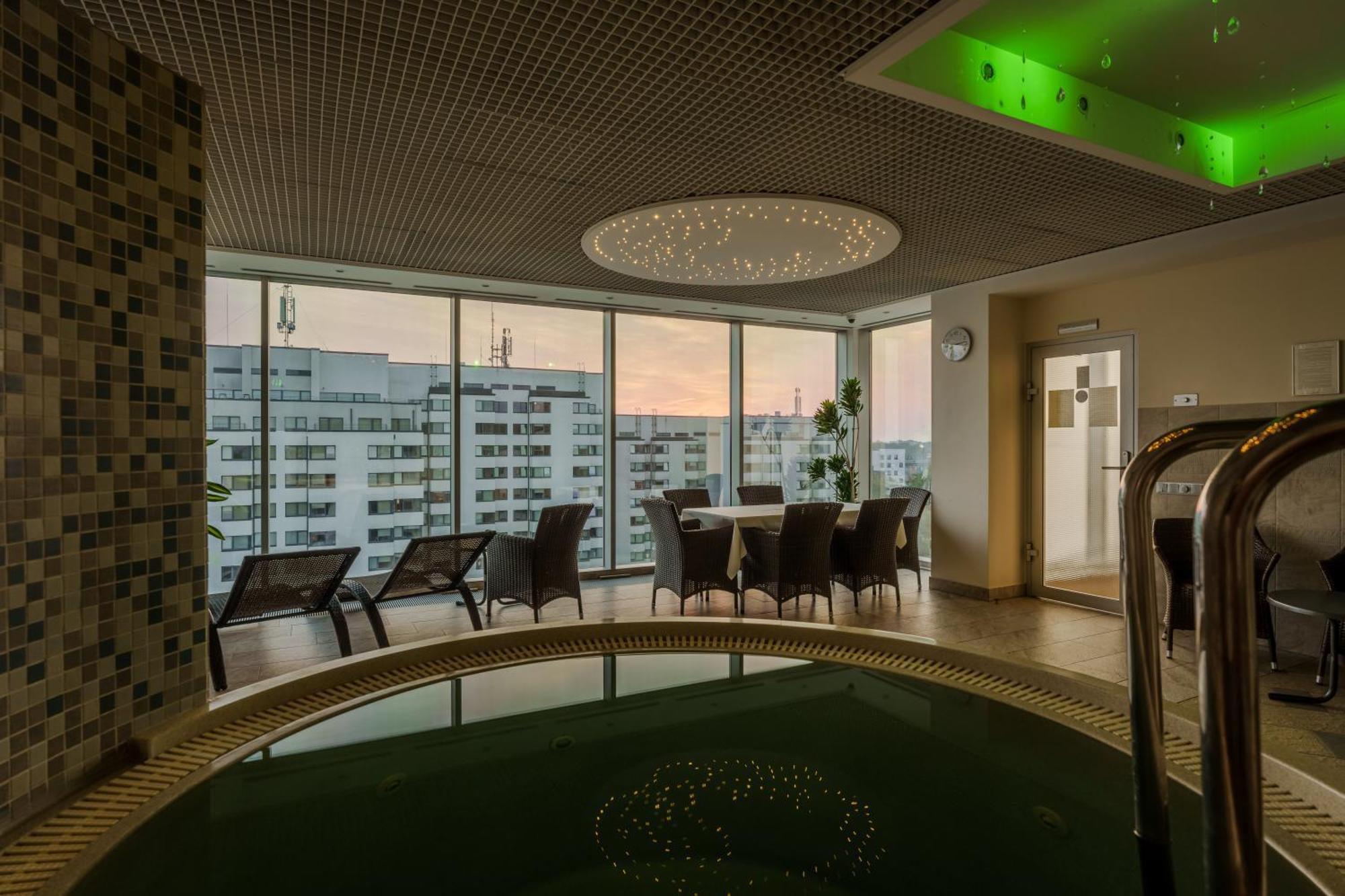 Riga Islande Hotel With Free Parking Bagian luar foto