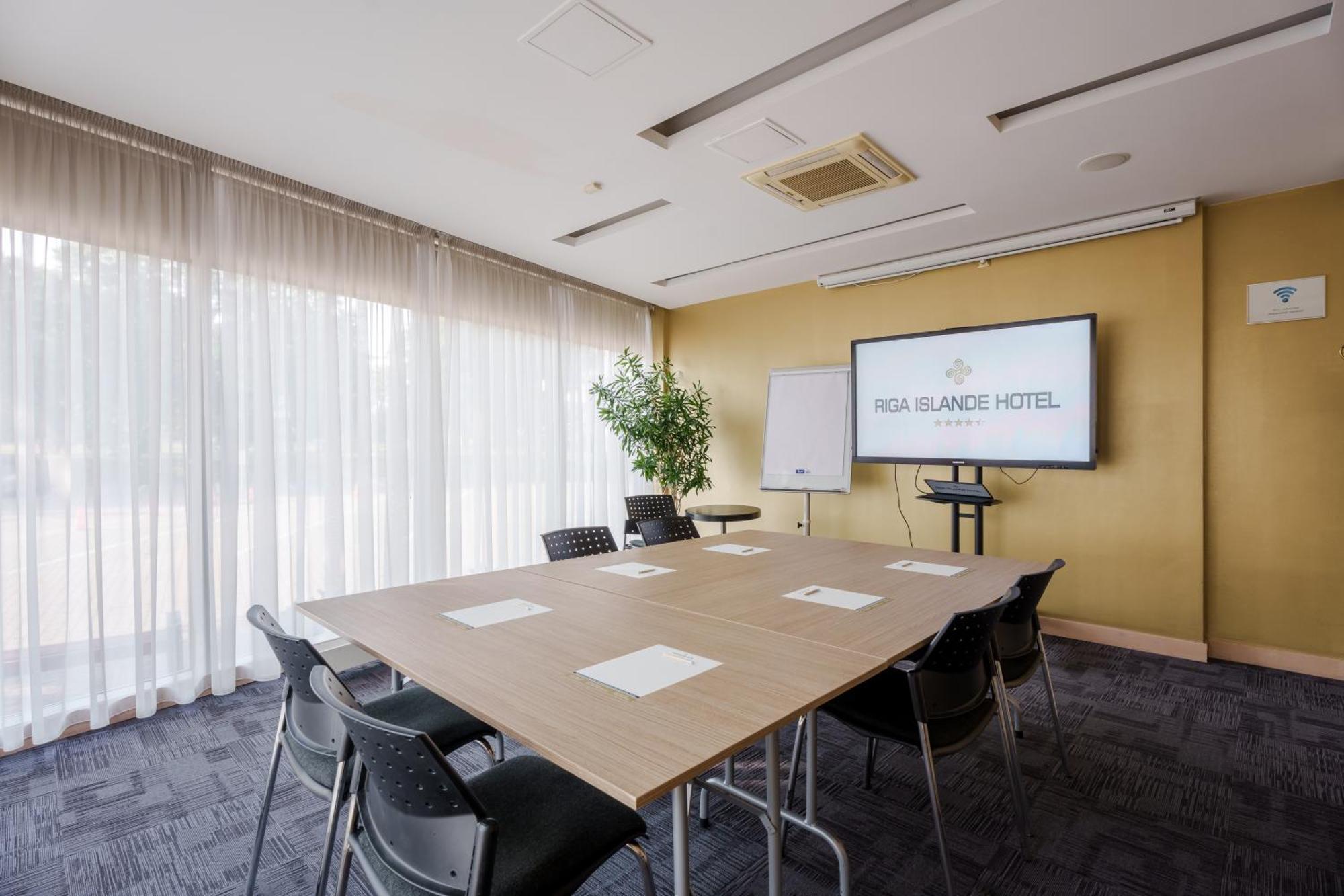 Riga Islande Hotel With Free Parking Bagian luar foto