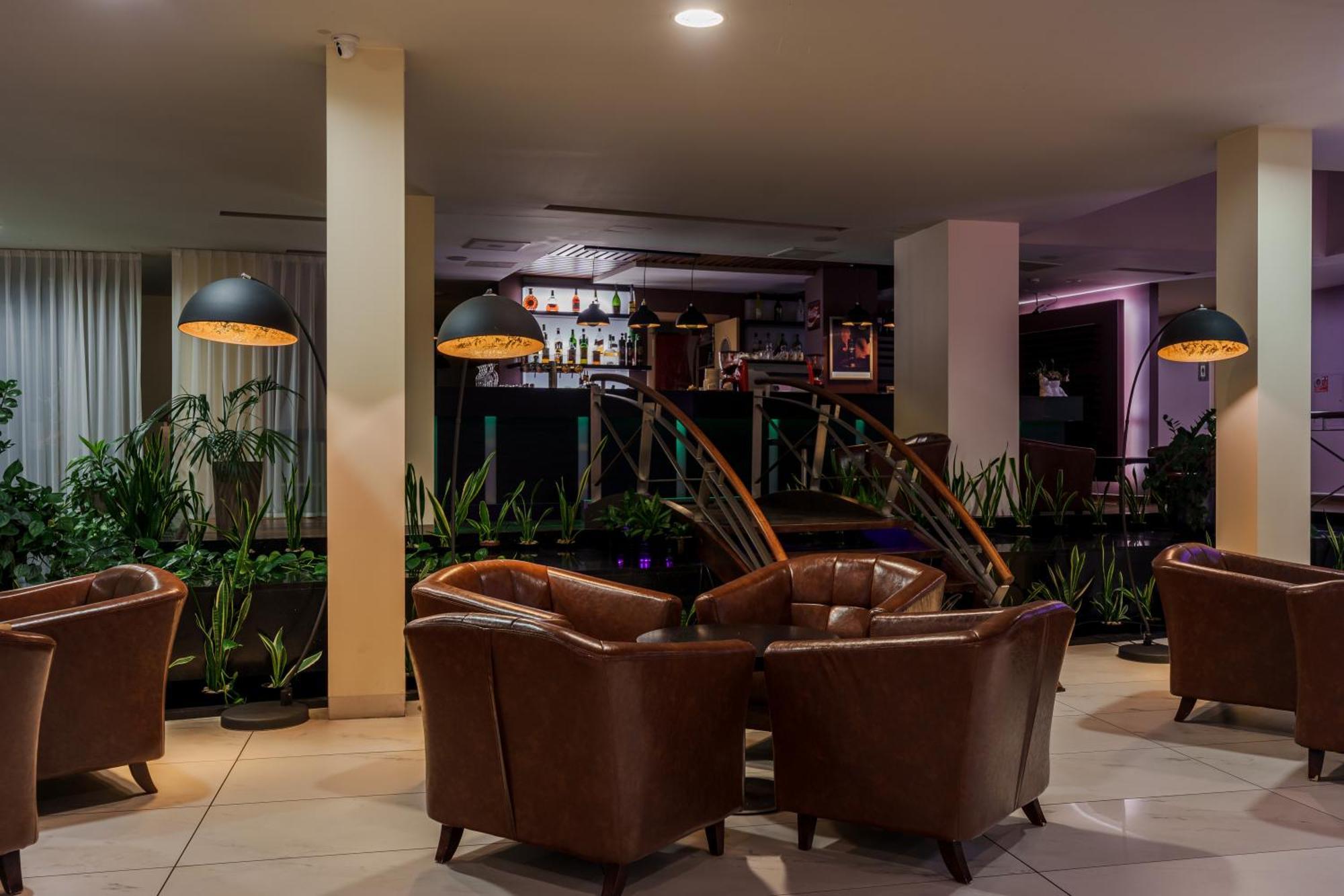 Riga Islande Hotel With Free Parking Bagian luar foto